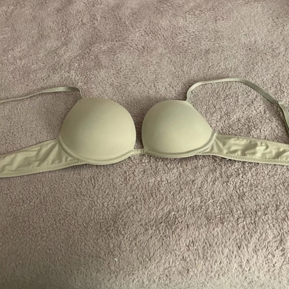 Bras - Picture 2 of 4